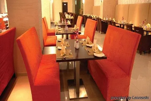 Lotus Grand Hotel Apartments Dubai 4*,